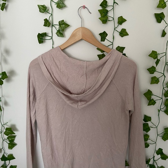 soft pink long sleeve with neckline detailing - Picture 3 of 3